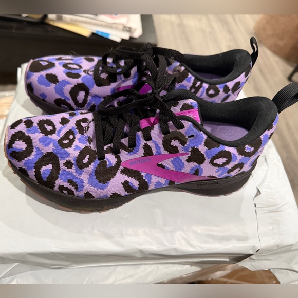 Brooks Women's Revel 5 purple leopard print size 6.5 (US) - Picture 7 of 11